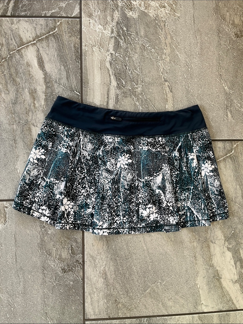 🍋 Lululemon Pace Rival Skirt Size 8 Wildood White Multi Floral